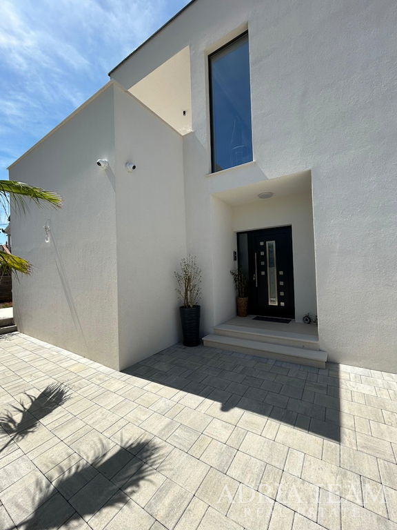 VILA S VÝHĽADOM NA MORE, NOVOSTAVBA - VRSI