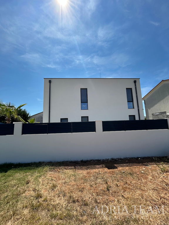 VILA S VÝHĽADOM NA MORE, NOVOSTAVBA - VRSI