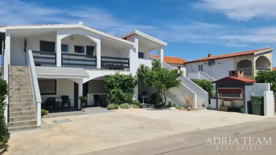 BYTOVÝ DOM S 5 BYTAMI, 170m OD MORA - VIR, ZADAR nehnuteľnosť na predaj