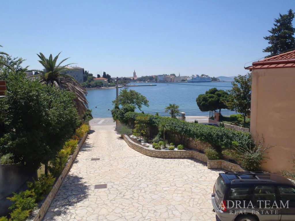 DOM V PRVOM RADĚ PRI MORE, KRÁSNY VÝHĽAD ZO VŠETKÝCH IZIEB - BRODARICA, ZADAR