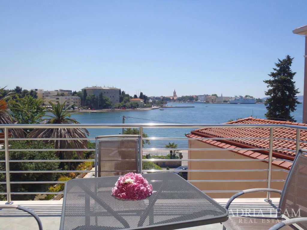 DOM V PRVOM RADĚ PRI MORE, KRÁSNY VÝHĽAD ZO VŠETKÝCH IZIEB - BRODARICA, ZADAR