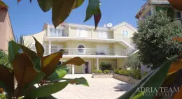 DOM V PRVOM RADĚ PRI MORE, KRÁSNY VÝHĽAD ZO VŠETKÝCH IZIEB - BRODARICA, ZADAR nehnuteľnosť na predaj