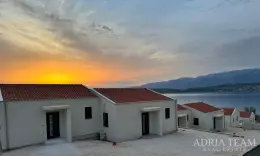 DOM 4B V RADOVEJ ZONE S VÝHĽADOM NA MORE, 2.-4. RAD OD MORA - NOVIGRAD DALMATÍNSKY nehnuteľnosť na predaj