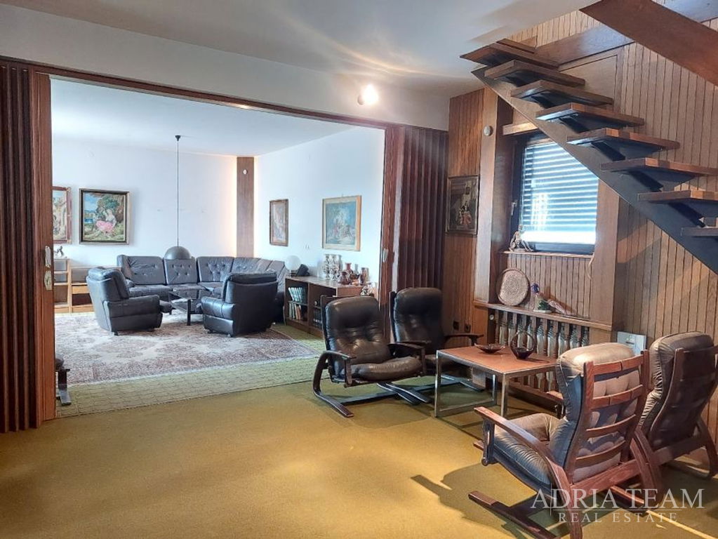 TROJPODSCHODOVÝ ŠESŤIZBOVÝ BYT VO VÝBORNEJ LOKALITE - TUŠKANAC, ZÁGREB