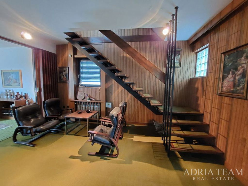 TROJPODSCHODOVÝ ŠESŤIZBOVÝ BYT VO VÝBORNEJ LOKALITE - TUŠKANAC, ZÁGREB