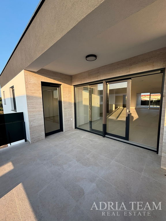 PENTHOUSE BLÍZKO PLÁŽE, BUDOVA 2. NOVOSTAVBA, 150m OD MORA - PRIVLAKA