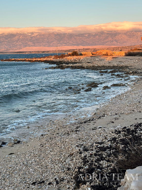 POZEMOK v R-zóne, PRVÝ RAD K MORJU - KOLAN, PAG