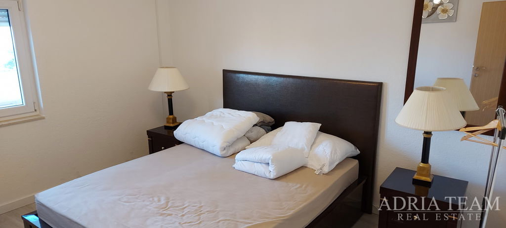 DVA PREPOJENÉ APARTMÁNY S VÝHĽADOM NA MORE - OKRUG GORNJI, ČIOVO