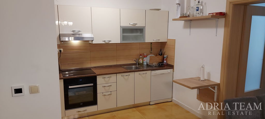 DVA PREPOJENÉ APARTMÁNY S VÝHĽADOM NA MORE - OKRUG GORNJI, ČIOVO