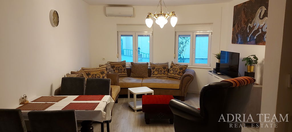 DVA PREPOJENÉ APARTMÁNY S VÝHĽADOM NA MORE - OKRUG GORNJI, ČIOVO