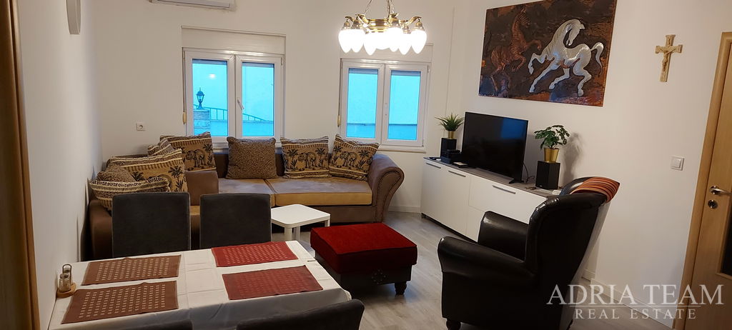 DVA PREPOJENÉ APARTMÁNY S VÝHĽADOM NA MORE - OKRUG GORNJI, ČIOVO