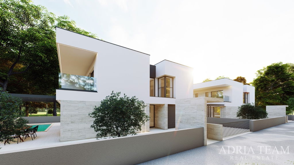 DOM VZDIALENÝ 120m OD MORA, NOVOSTAVBA - PRIVLAKA