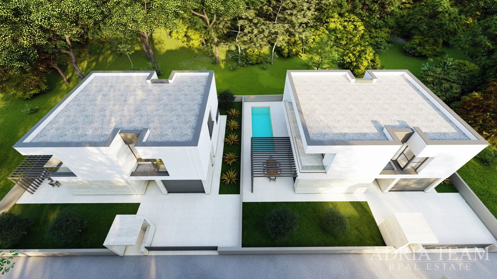 DOM VZDIALENÝ 120m OD MORA, NOVOSTAVBA - PRIVLAKA