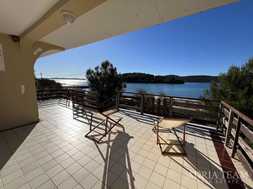 DOM S GARÁŽOU A VÝHĽADOM NA MORE, PRVÝ RAD K MORJU - BRGULJE, MOLAT