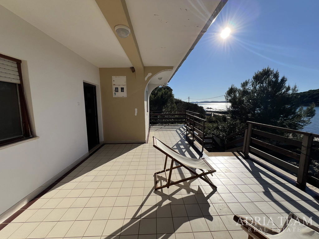 DOM S GARÁŽOU A VÝHĽADOM NA MORE, PRVÝ RAD K MORJU - BRGULJE, MOLAT