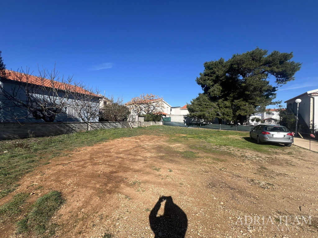 NEZASTAVANÁ ČASŤ STAVEBNÉHO POZEMKU - VIR