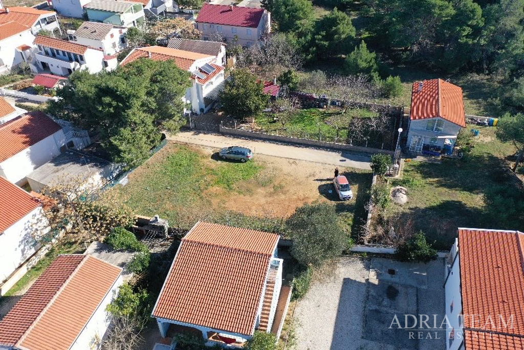 NEZASTAVANÁ ČASŤ STAVEBNÉHO POZEMKU - VIR