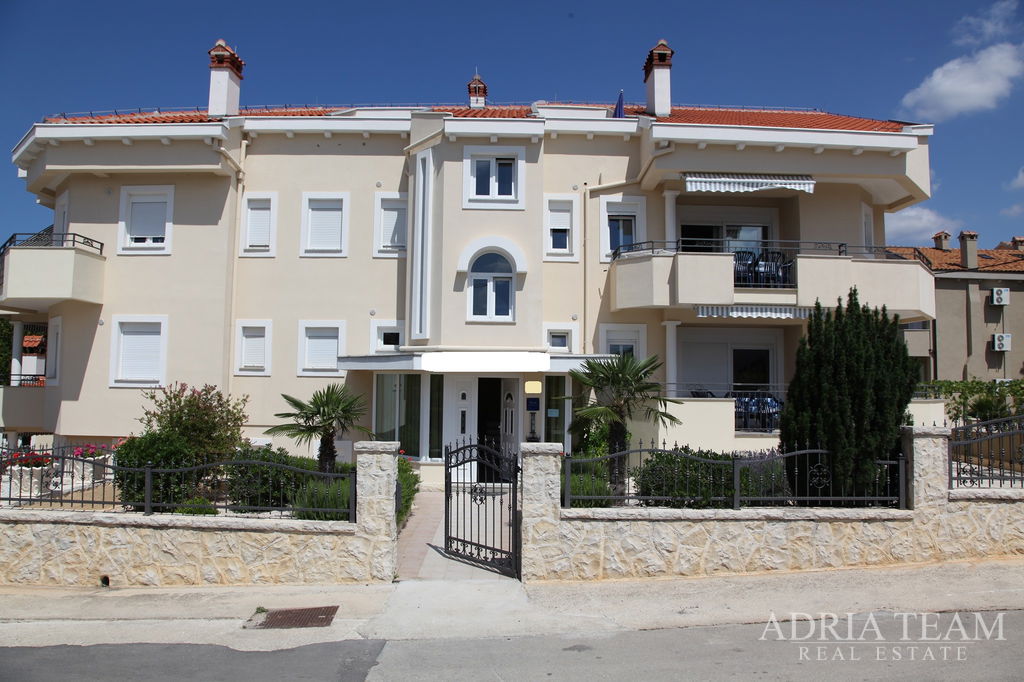VILA SO 7 APARTMÁNMI, VÝHĽAD NA MORE - DIKLO, ZADAR