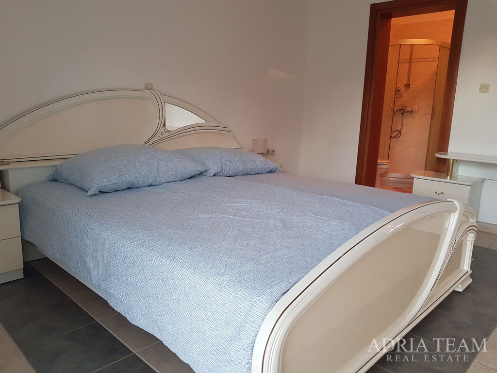 VILA SO 7 APARTMÁNMI, VÝHĽAD NA MORE - DIKLO, ZADAR