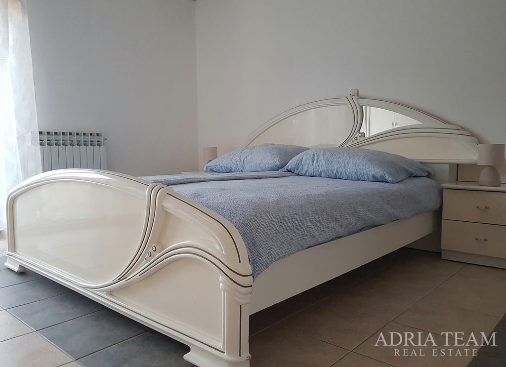 VILA SO 7 APARTMÁNMI, VÝHĽAD NA MORE - DIKLO, ZADAR
