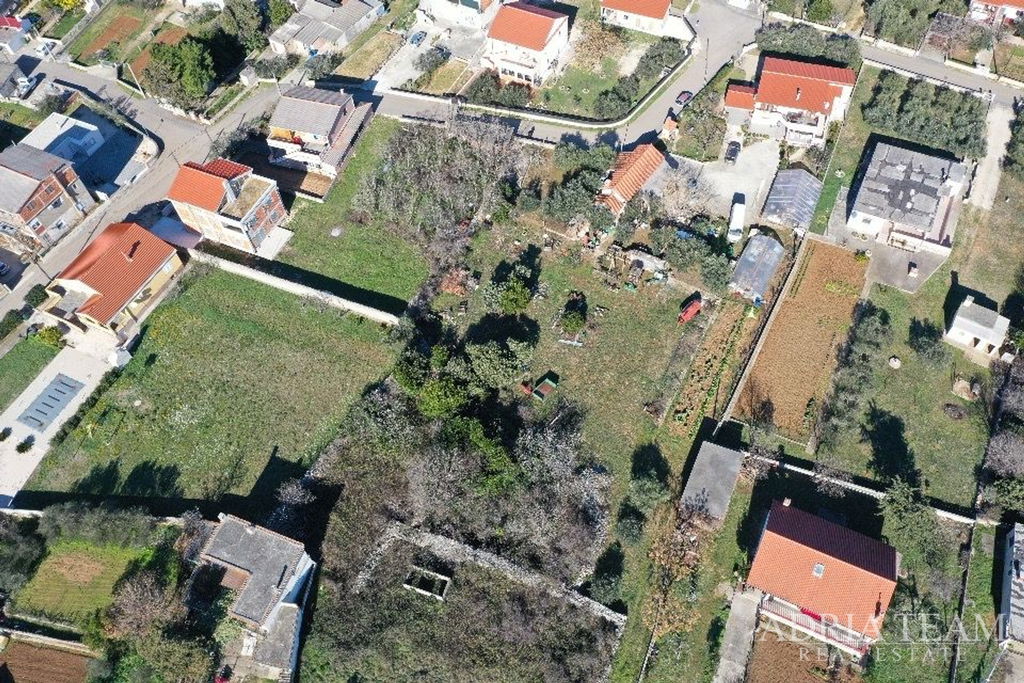 STAVEBNÝ POZEMOK 1711m2 - VRSI