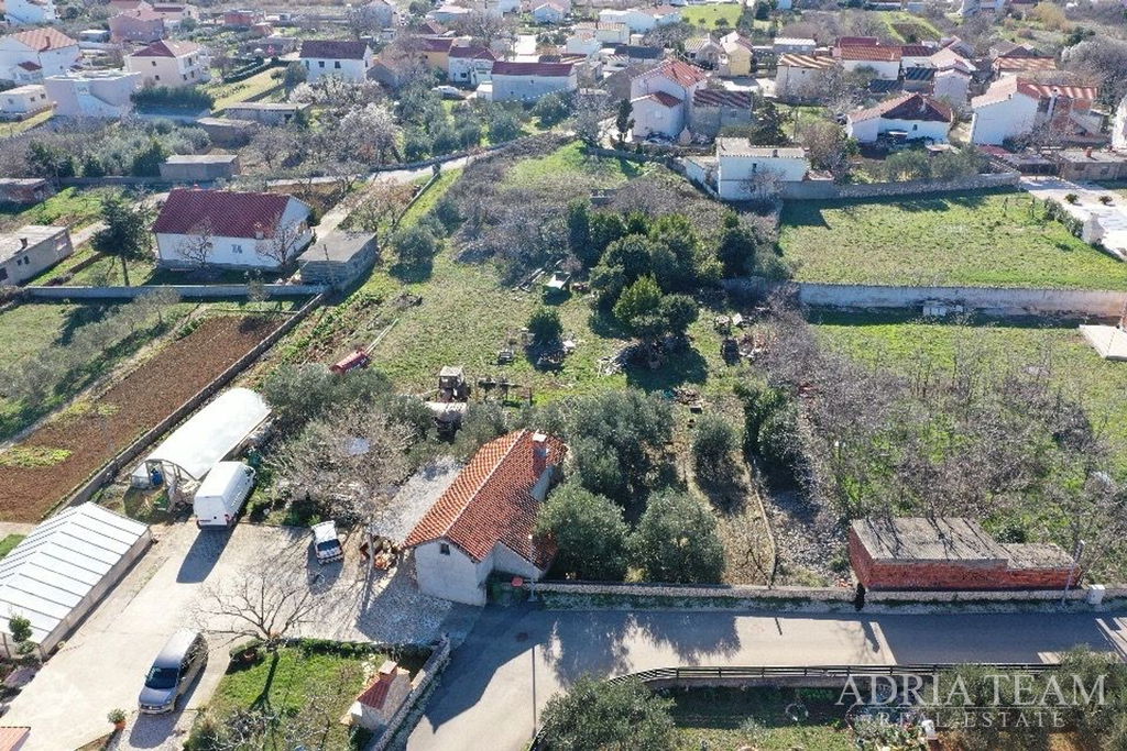 STAVEBNÝ POZEMOK 1711m2 - VRSI