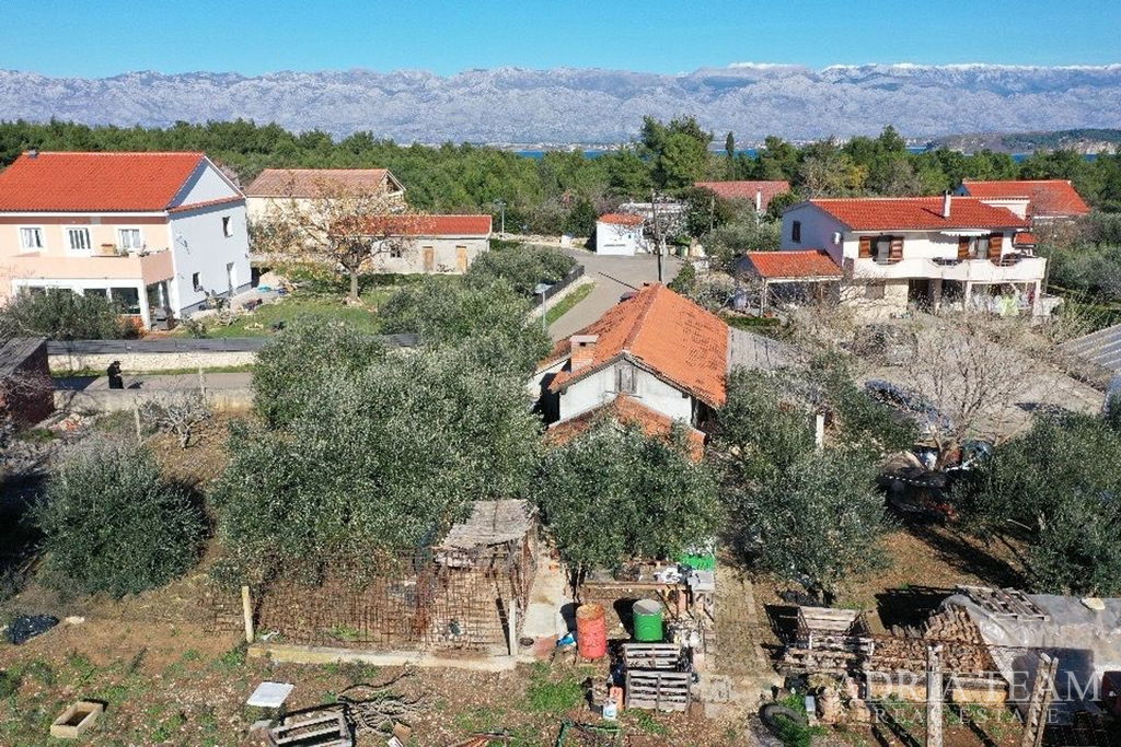 STAVEBNÝ POZEMOK 1711m2 - VRSI