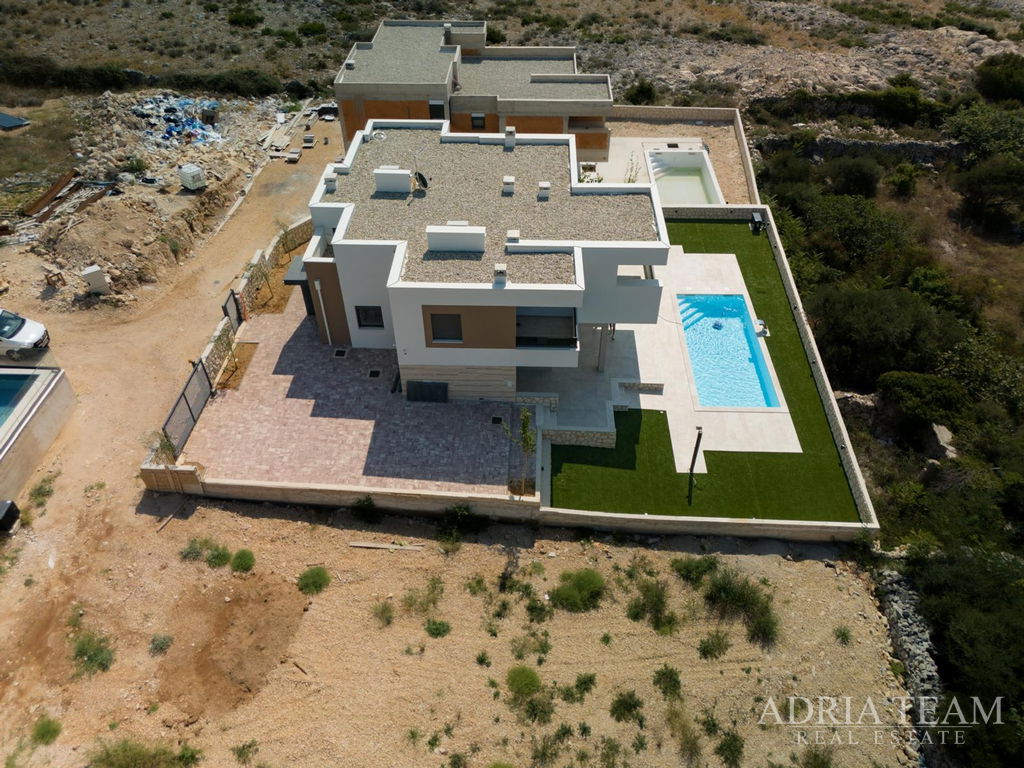 ELEGANTNÁ VILA S BAZÉNOM – NOVALJA, ŠKUNCINI STANI