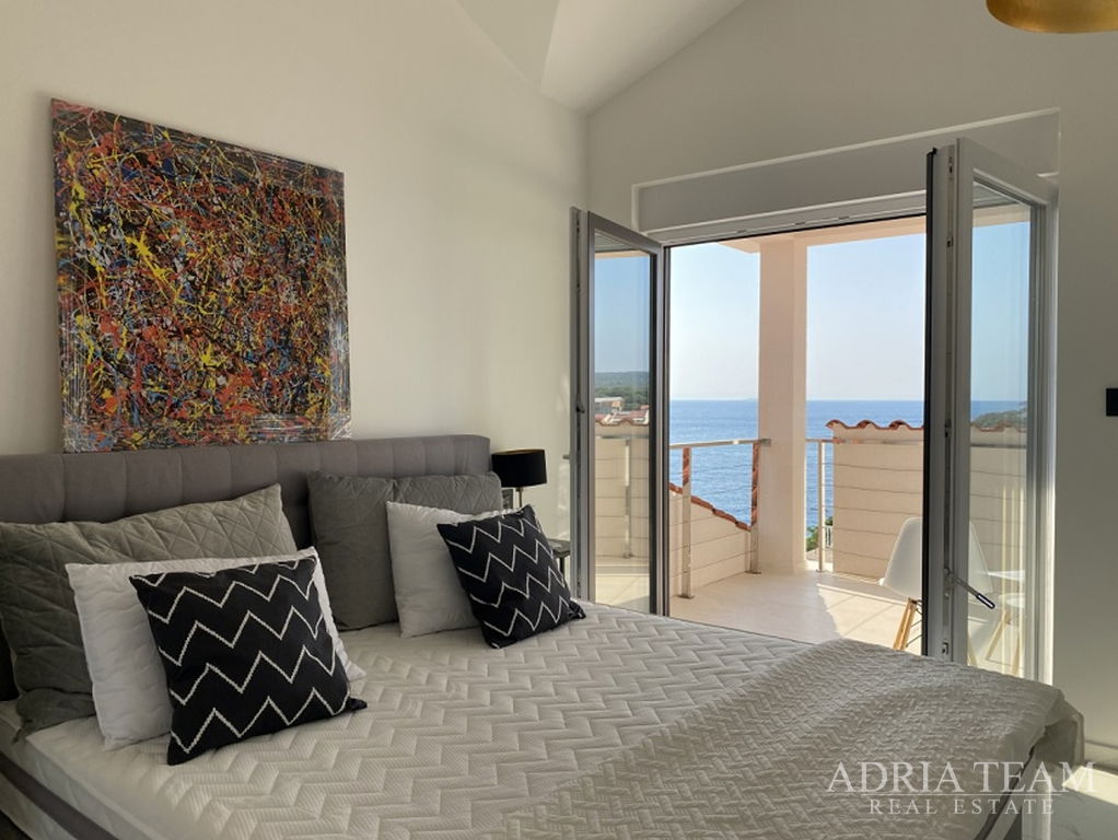 NOVOPOSTAVENÁ VILA VZDIALENÁ LEN 40m OD MORA - JAKIŠNICA, PAG