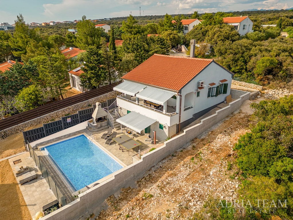 DOM + 2 MOBILNÉ DOMY, PRVÝ RAD PRI MORI - MANDRE, PAG