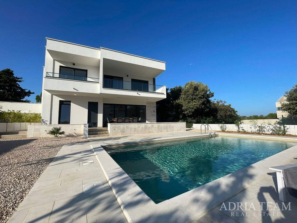 VILA BLÍZKO PLÁŽÍ, MATERSKEJ ŠKÔLKY A LOKUNJE - NOVALJA, PAG