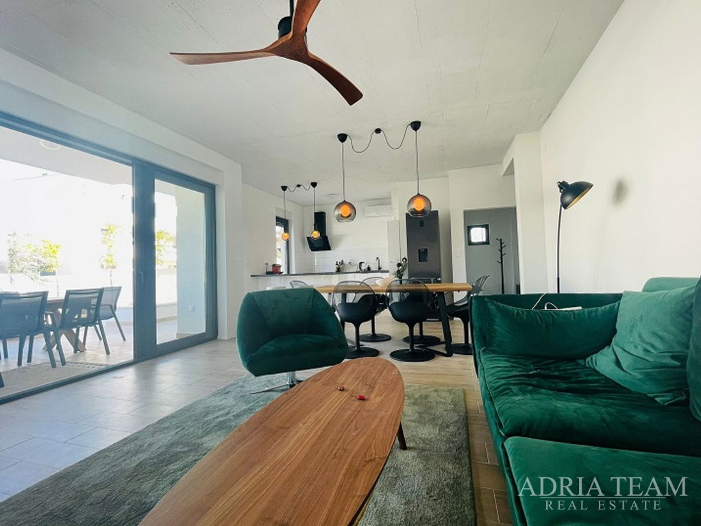 VILA BLÍZKO PLÁŽÍ, MATERSKEJ ŠKÔLKY A LOKUNJE - NOVALJA, PAG