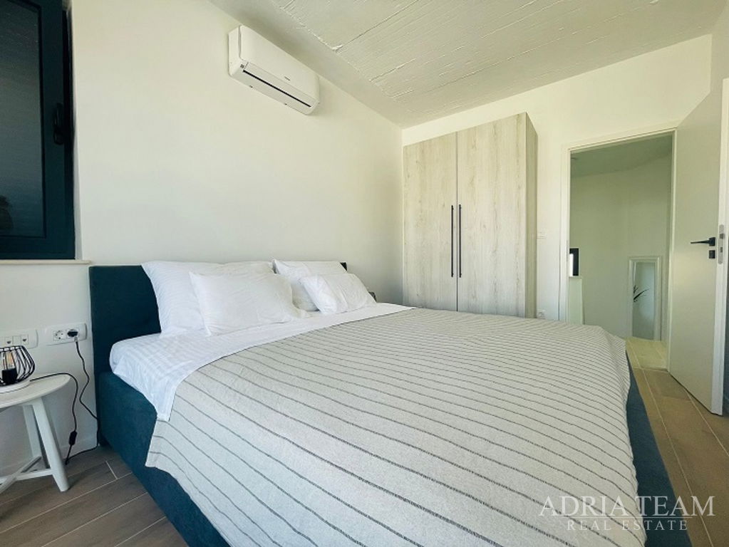 VILA BLÍZKO PLÁŽÍ, MATERSKEJ ŠKÔLKY A LOKUNJE - NOVALJA, PAG