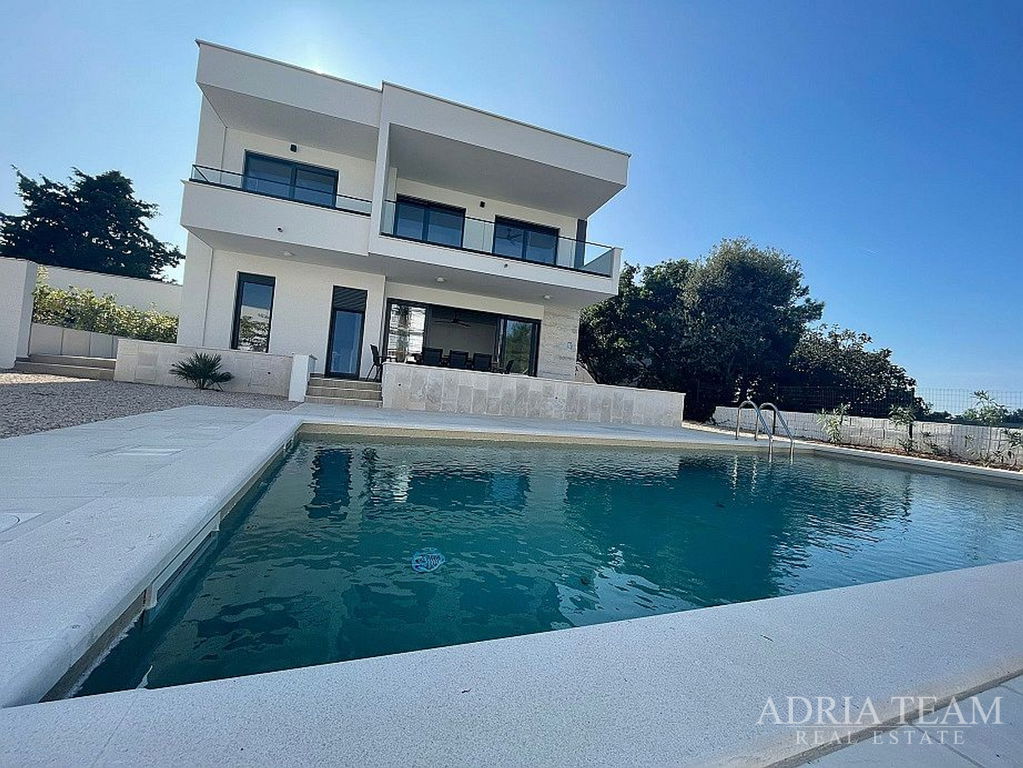 VILA BLÍZKO PLÁŽÍ, MATERSKEJ ŠKÔLKY A LOKUNJE - NOVALJA, PAG