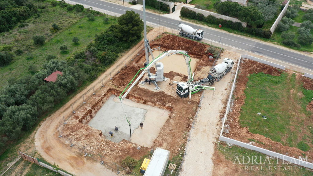 APARTMÁN V NOVOSTAVBE 80 M OD MORA – SV. PETAR NA MORU