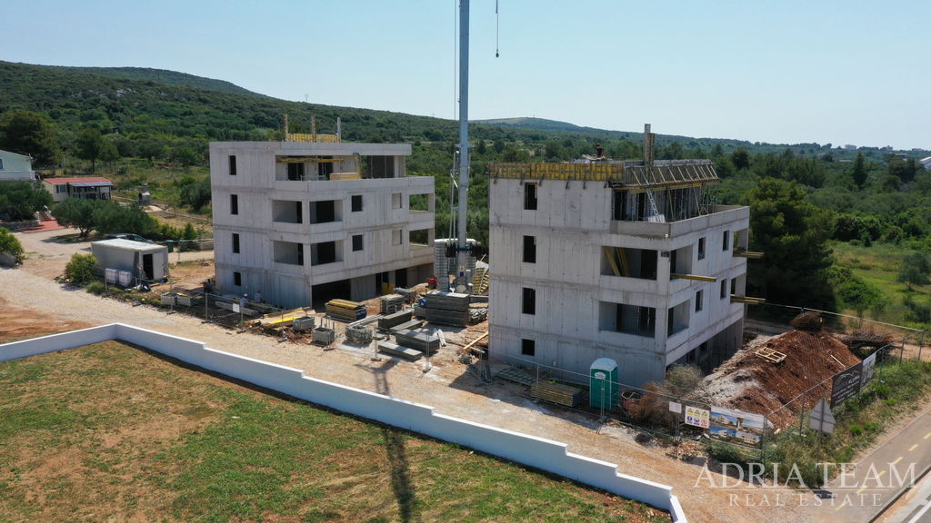 APARTMÁN V NOVOSTAVBE 80 M OD MORA – SV. PETAR NA MORU