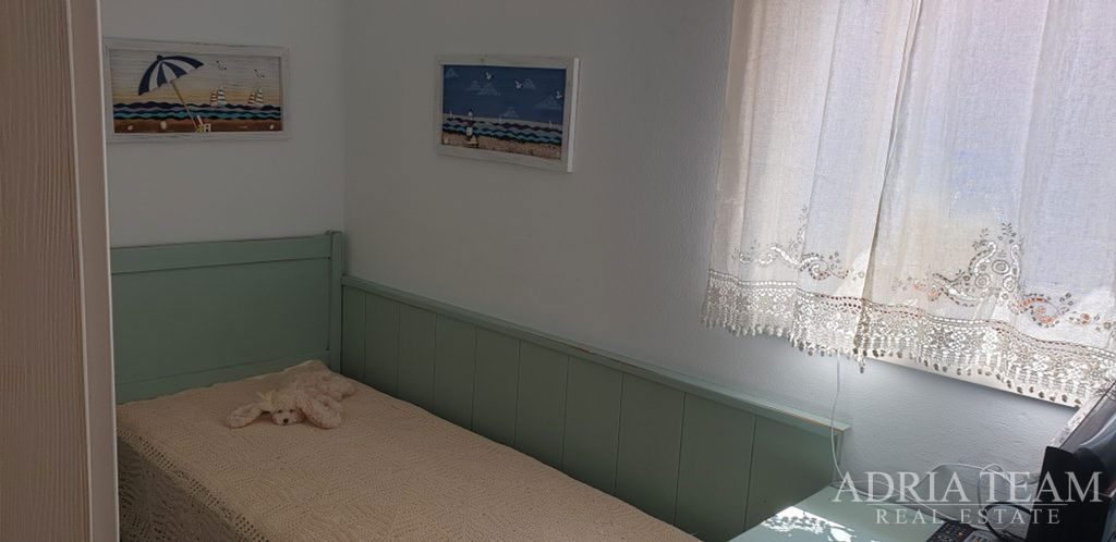 RODINNÁ VILA, 250 m OD MORA A CENTRA MESTA - NOVALJA, PAG