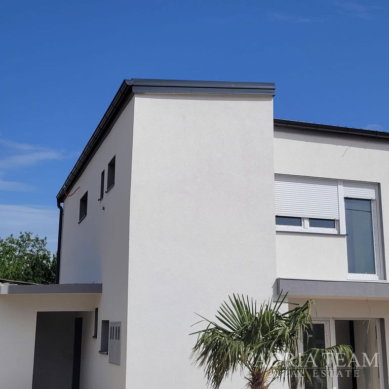 APARTMÁN SO ZÁHRADOU, POKOJNÁ A TICHÁ POLOHA - POSEDARJE, ZADAR