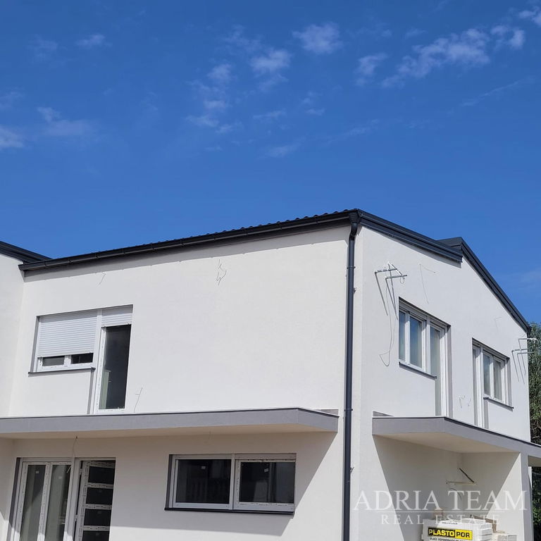 APARTMÁN SO ZÁHRADOU, POKOJNÁ A TICHÁ POLOHA - POSEDARJE, ZADAR