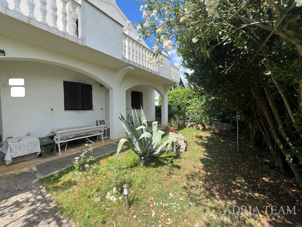 DOM S 3 BYTOVÝMI JEDNOTKAMI – NEVIĐANE, OSTROV PAŠMAN