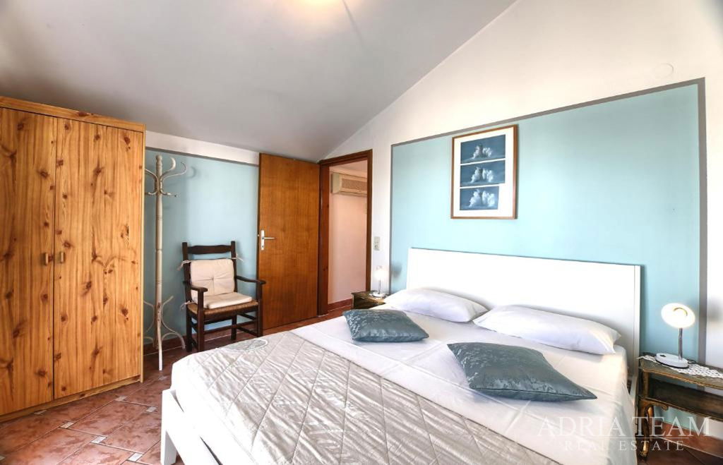 DOM S 3 BYTOVÝMI JEDNOTKAMI – NEVIĐANE, OSTROV PAŠMAN