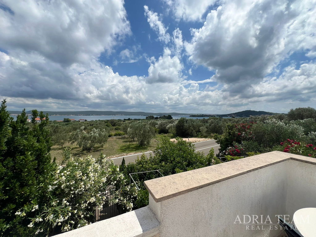 DOM S 3 BYTOVÝMI JEDNOTKAMI – NEVIĐANE, OSTROV PAŠMAN