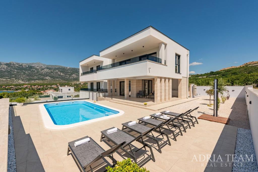 NOVOPOSTAVENÁ VILA S VÝHĽADOM NA MORE, HORY A LES – ROVANJSKA