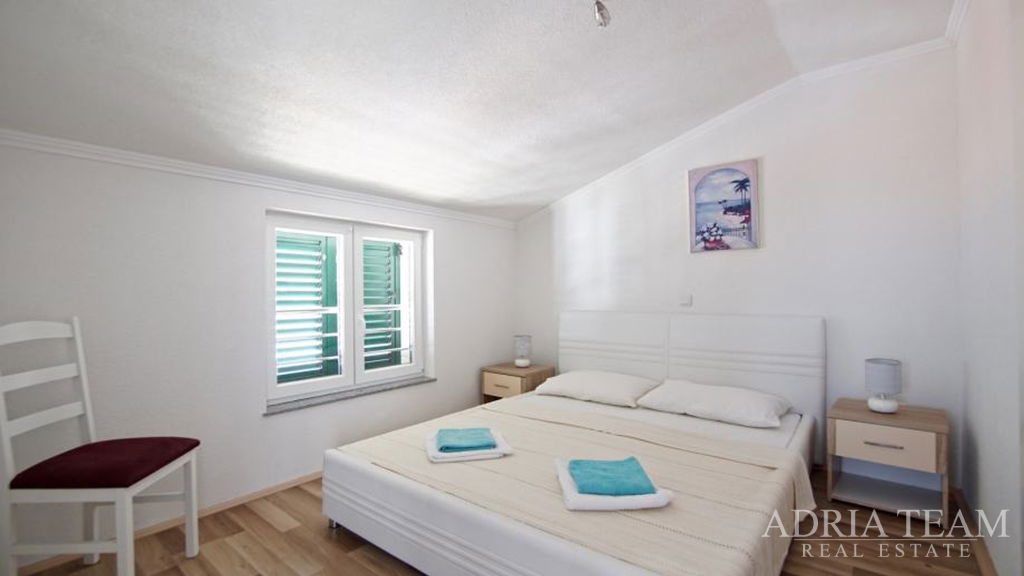 APARTMÁNOVÝ DOM S DEVÄŤOU BYTOVÝMI JEDNOTKAMI, 2. RAD PRI MORI – PAG