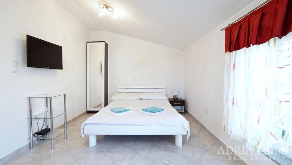 APARTMÁNOVÝ DOM S DEVÄŤOU BYTOVÝMI JEDNOTKAMI, 2. RAD PRI MORI – PAG