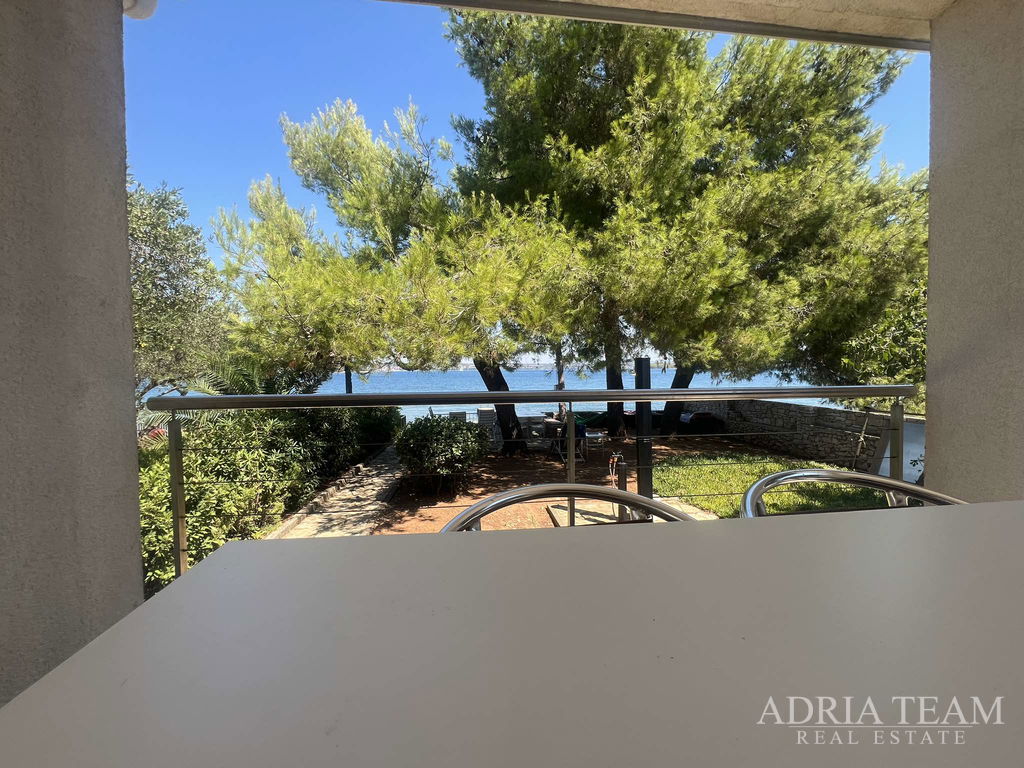 SAMOSTATNÝ DOM, PRVÝ RAD PRI MORI – TKON, PAŠMAN