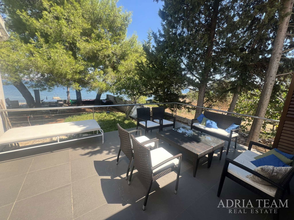 SAMOSTATNÝ DOM, PRVÝ RAD PRI MORI – TKON, PAŠMAN