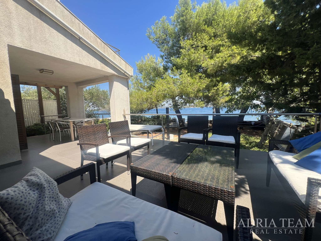 SAMOSTATNÝ DOM, PRVÝ RAD PRI MORI – TKON, PAŠMAN