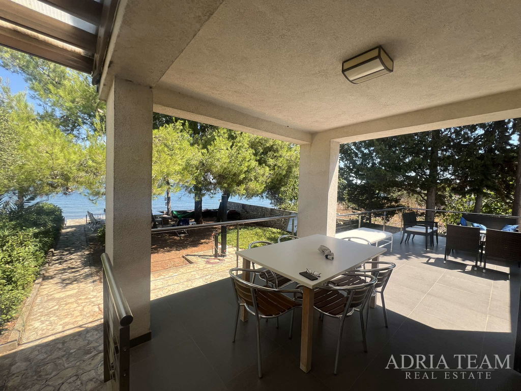 SAMOSTATNÝ DOM, PRVÝ RAD PRI MORI – TKON, PAŠMAN