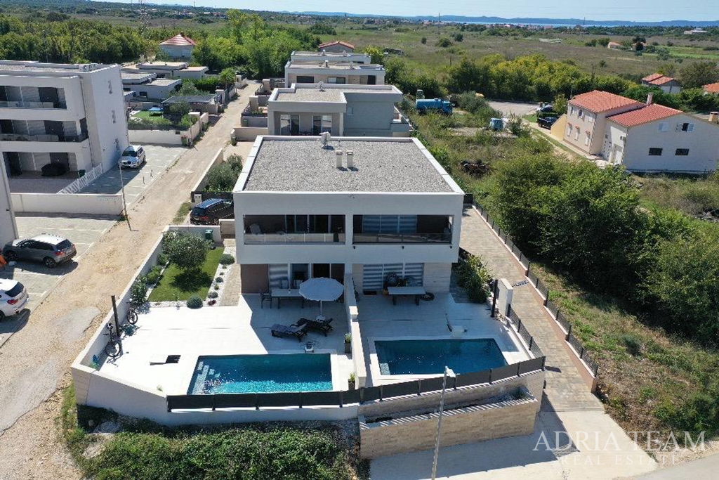 VILA S BAZÉNOM, VÝHĽAD NA MORE – NIN, ZADAR